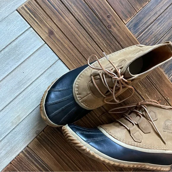 Sorel boots - Picture 3 of 10